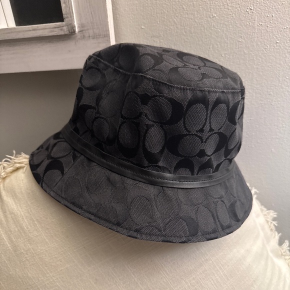 COACH bucket hat - Picture 1 of 3